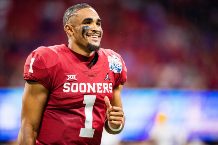 Jalen Hurts with the Oklahoma Sooners in 2019