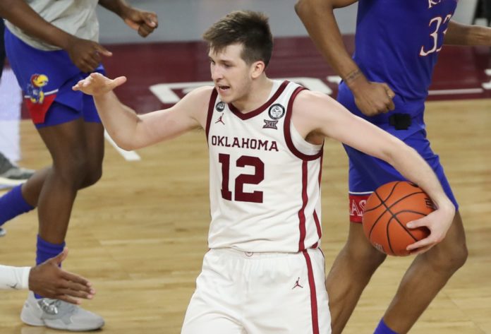 Austin Reaves with Oklahoma in 2021