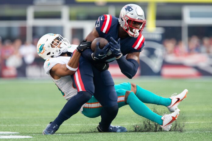 Jonnu Smith with the New England Patriots in 2021.